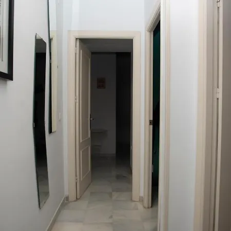 180 Ideal Apartamento Con Patio San Bernardo 2 * Seville